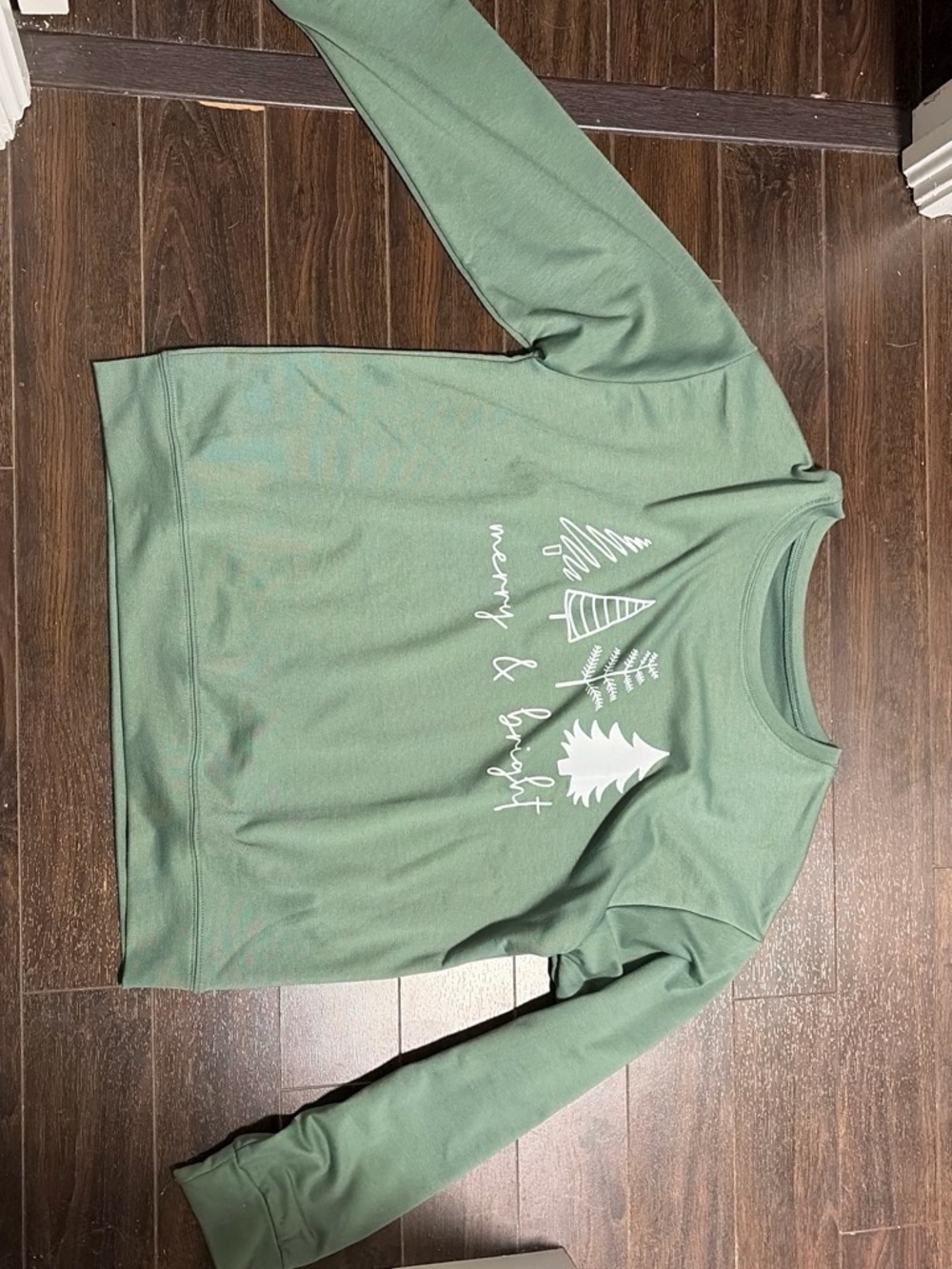 Amazon Women's Light Green Crewneck Sweatshirt with White Tree Graphic